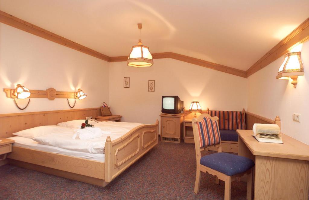 Hotel Tauernhof Капрун Стая снимка