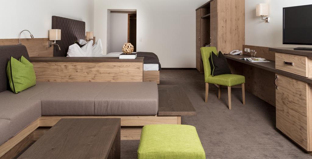 Hotel Tauernhof Капрун Стая снимка